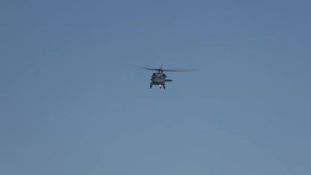 Malazgirt’te jandarma helikopterlerinin gösterisi nefes kesti