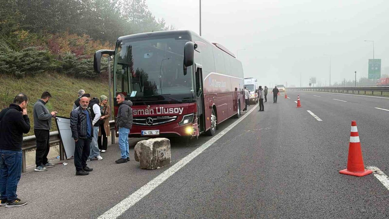 TEM OTOYOLU’NUN BOLU GEÇİŞİNDE KAMYONET, OTOMOBİL VE OTOBÜSÜN KARIŞTIĞI ZİNCİRLEME TRAFİK...