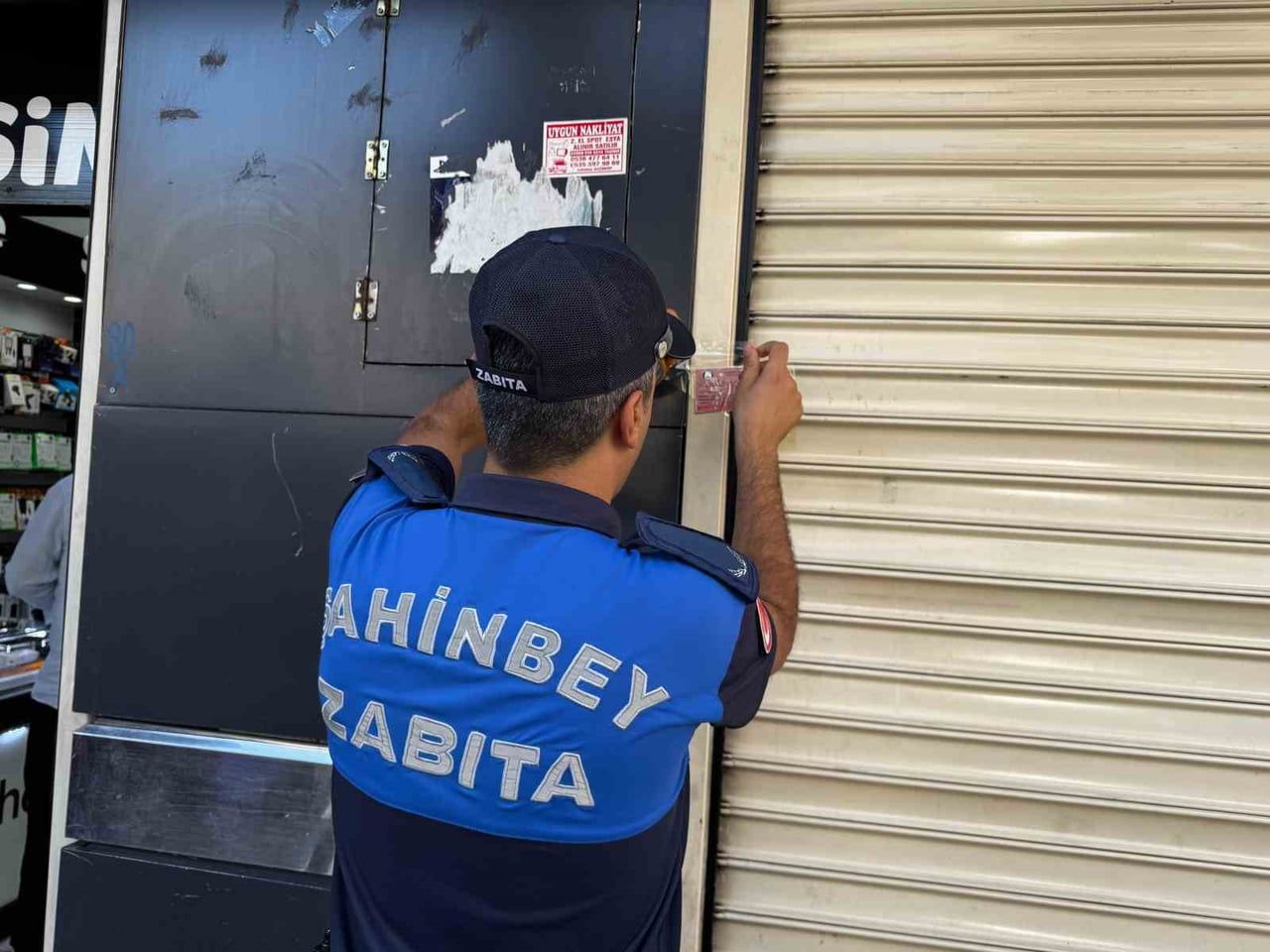 GAZİANTEP’TE BOZUK ÜRÜN SATAN DÖNER İŞLETMESİ 15 GÜN KAPATILDI