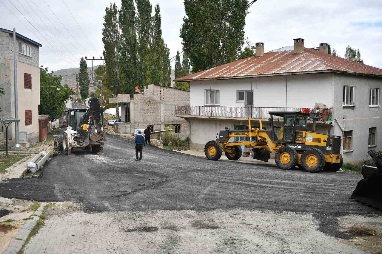 KAYSERİ BÜYÜKŞEHİR BELEDİYESİ, KIRSAL MAHALLELERDE ULAŞIM KONFORUNU VE YOL GÜVENLİĞİNİ ARTIRMAYA...