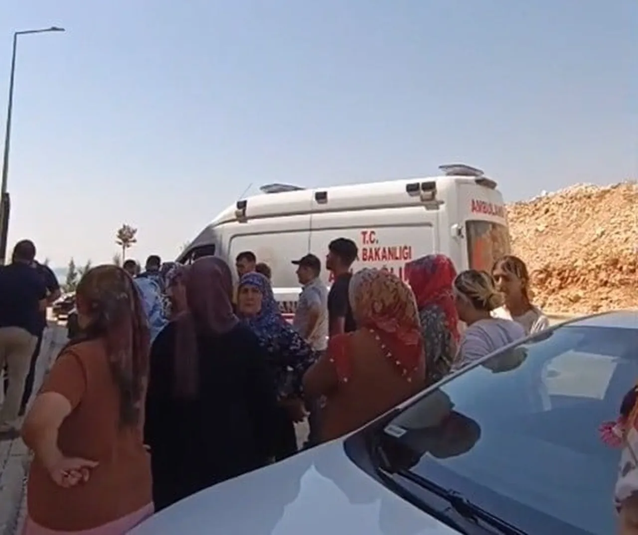 KAHRAMANMARAŞ’IN PAZARCIK İLÇESİNDE YAŞLI BİR KADIN, BALKONDAN DÜŞEREK HAYATINI KAYBETTİ.