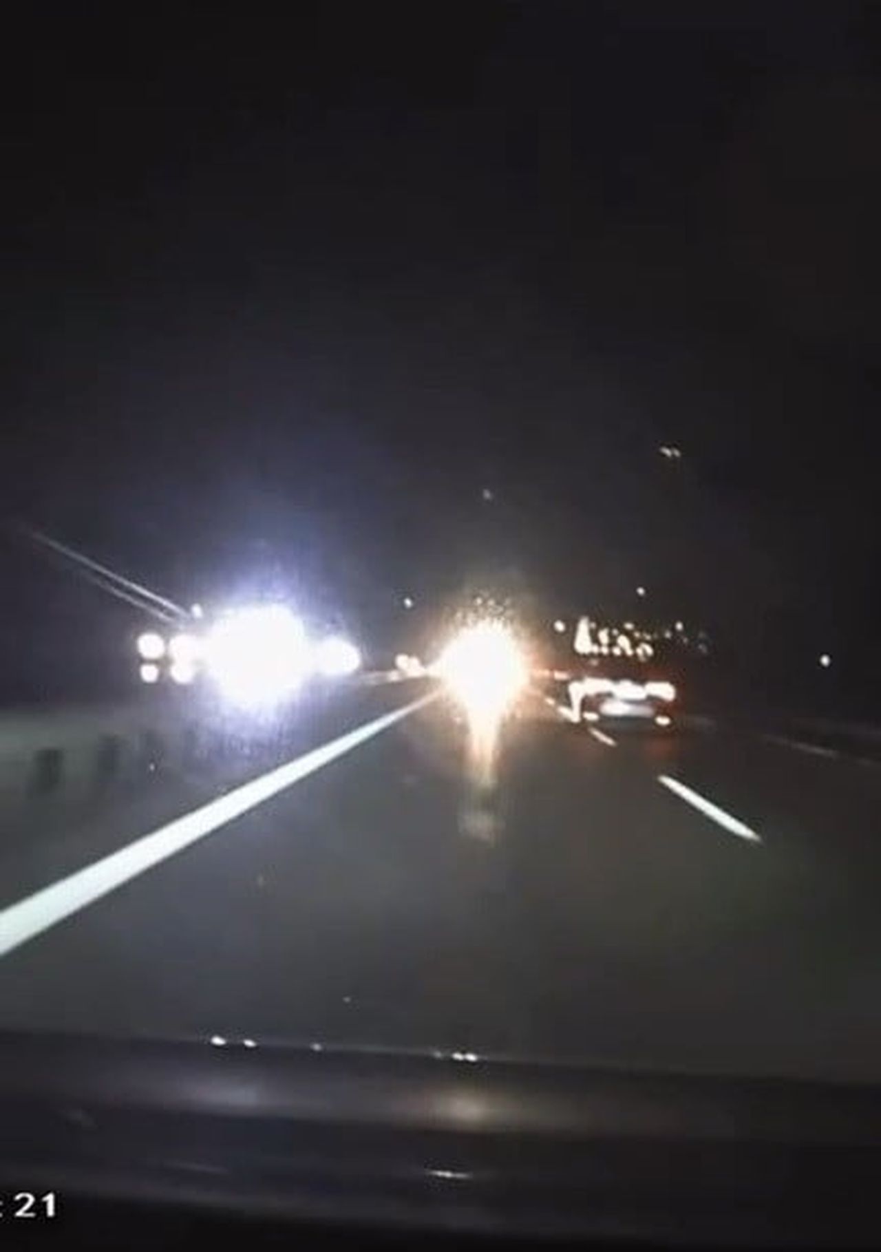 BURSA’DA OTOBANDA TERS YÖNDE İLERLEYEN BİR OTOMOBİL, TRAFİKTE TEHLİKELİ ANLARIN YAŞANMASINA NEDEN...