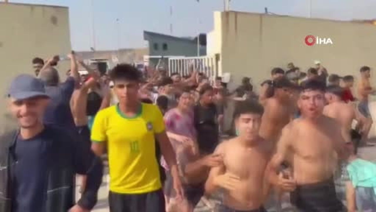 Fas sınırından İspanya'nın Kuzey Afrika'daki toprağı Sebte (Ceuta) kentine yüzerek geçmeye çalışan...