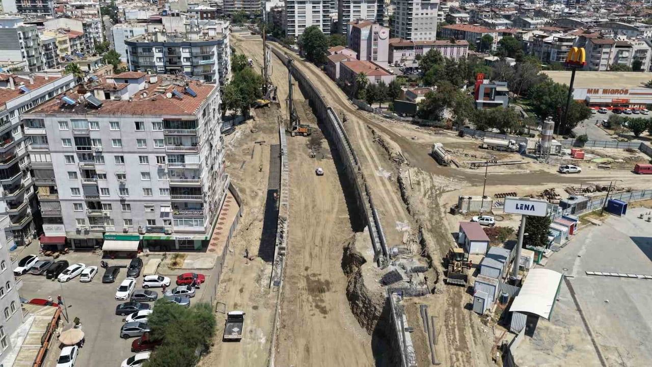 AYDIN BÜYÜKŞEHİR BELEDİYESİ TARAFINDAN KENT ULAŞIMINI RAHATLATMAK AMACIYLA YAPIMI SÜRDÜRÜLEN YENİ...