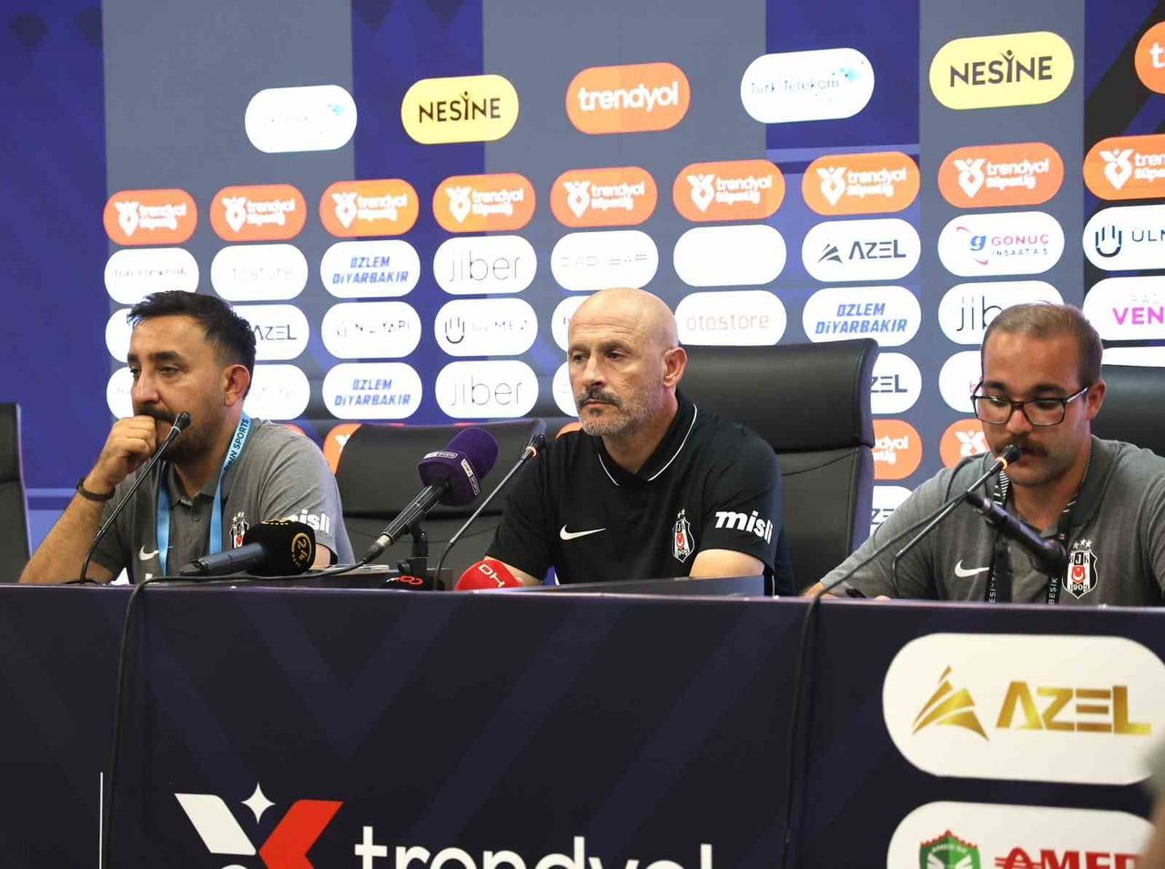 BEŞİKTAŞ TEKNİK DİREKTÖRÜ VİNCENZO ITALİANO, MAÇA KÖTÜ BAŞLADIKLARINI BELİRTEREK, AMED SPORTİF...