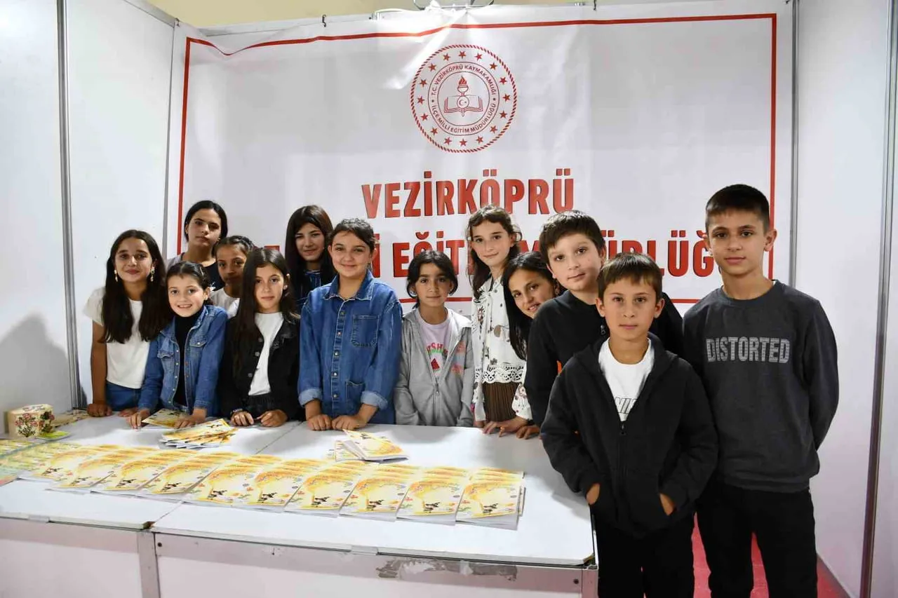 VEZİRKÖPRÜ’DE BU YIL İKİNCİSİ DÜZENLENEN KİTAP GÜNLERİ’NDE, ÖĞRENCİLERİN HAZIRLADIĞI...
