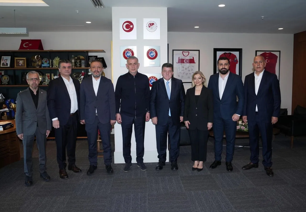 24ERZİNCANSPOR KULÜBÜ YÖNETİMİ, TÜRKİYE FUTBOL FEDERASYONU BAŞKANI İBRAHİM HACIOSMANOĞLU’NU...