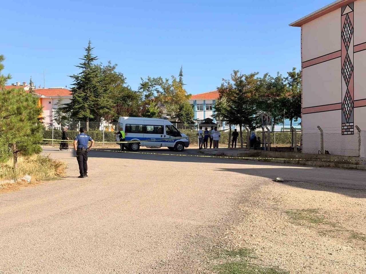 ANKARA’NIN HAYMANA İLÇESİNDE SİLAHLA SALDIRIYA UĞRAYAN KİŞİ AĞIR YARALANDI. POLİS EKİPLERİ OLAYLA...
