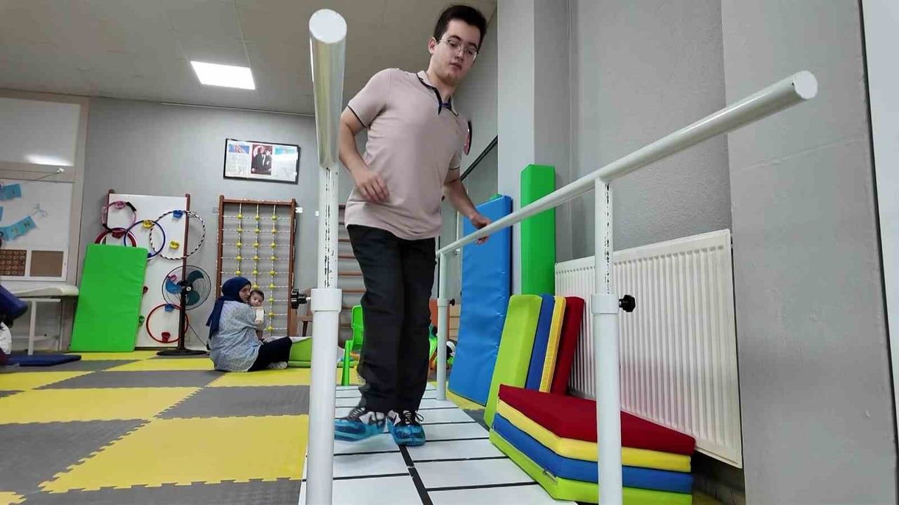 SULUOVA İLÇESİNDE YAŞAYAN BEDENSEL ENGELLİ GENÇ MUHAMMED KASIM YAYLI, TIP FAKÜLTESİNİ TAM BURSLU...
