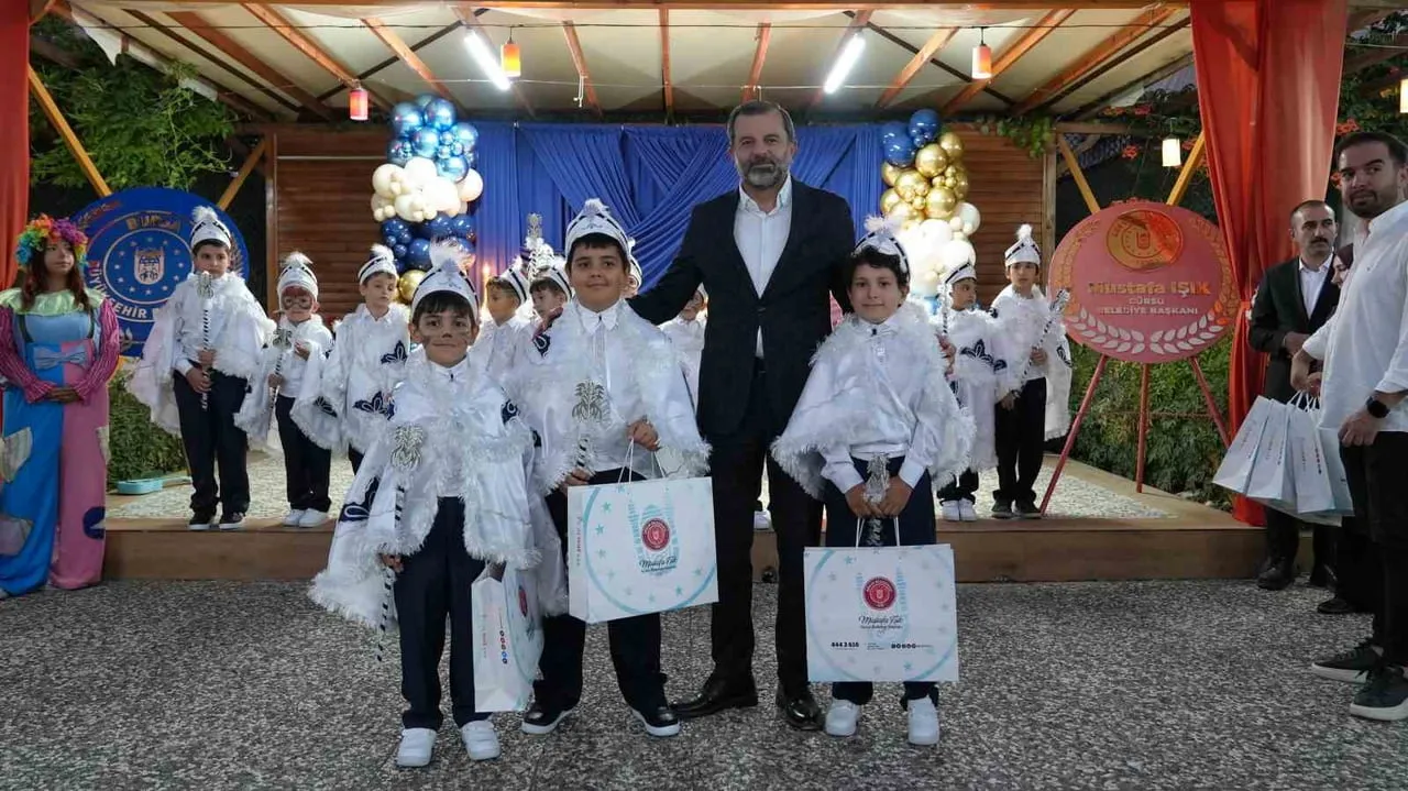 GÜRSU BELEDİYESİ’NİN HER YIL GELENEKSEL OLARAK DÜZENLEDİĞİ TOPLU SÜNNET ŞÖLENİ, BU YIL DA RENKLİ...