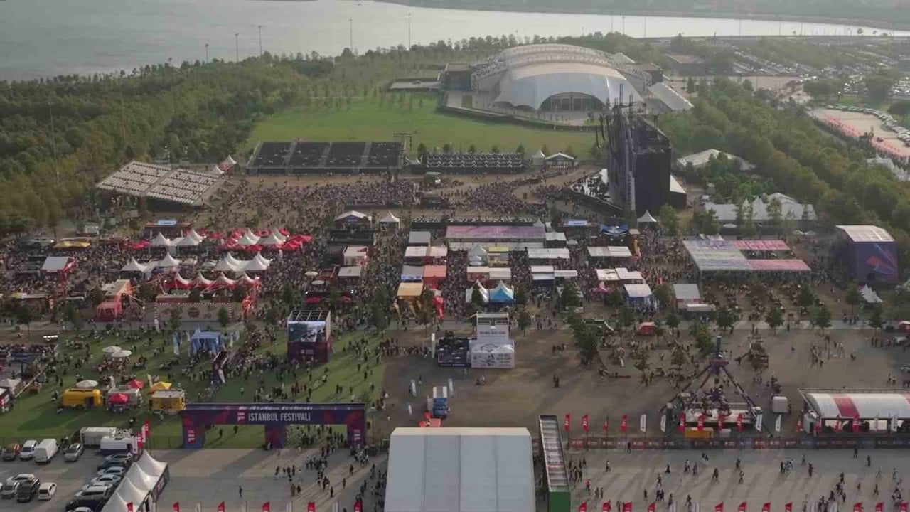 BU YIL 5'İNCİSİ DÜZENLENEN İSTANBUL FESTİVALİ’NDE ÖNCE SEMİCENK VE ARDINDAN YILDIZ TİLBE SAHNE...