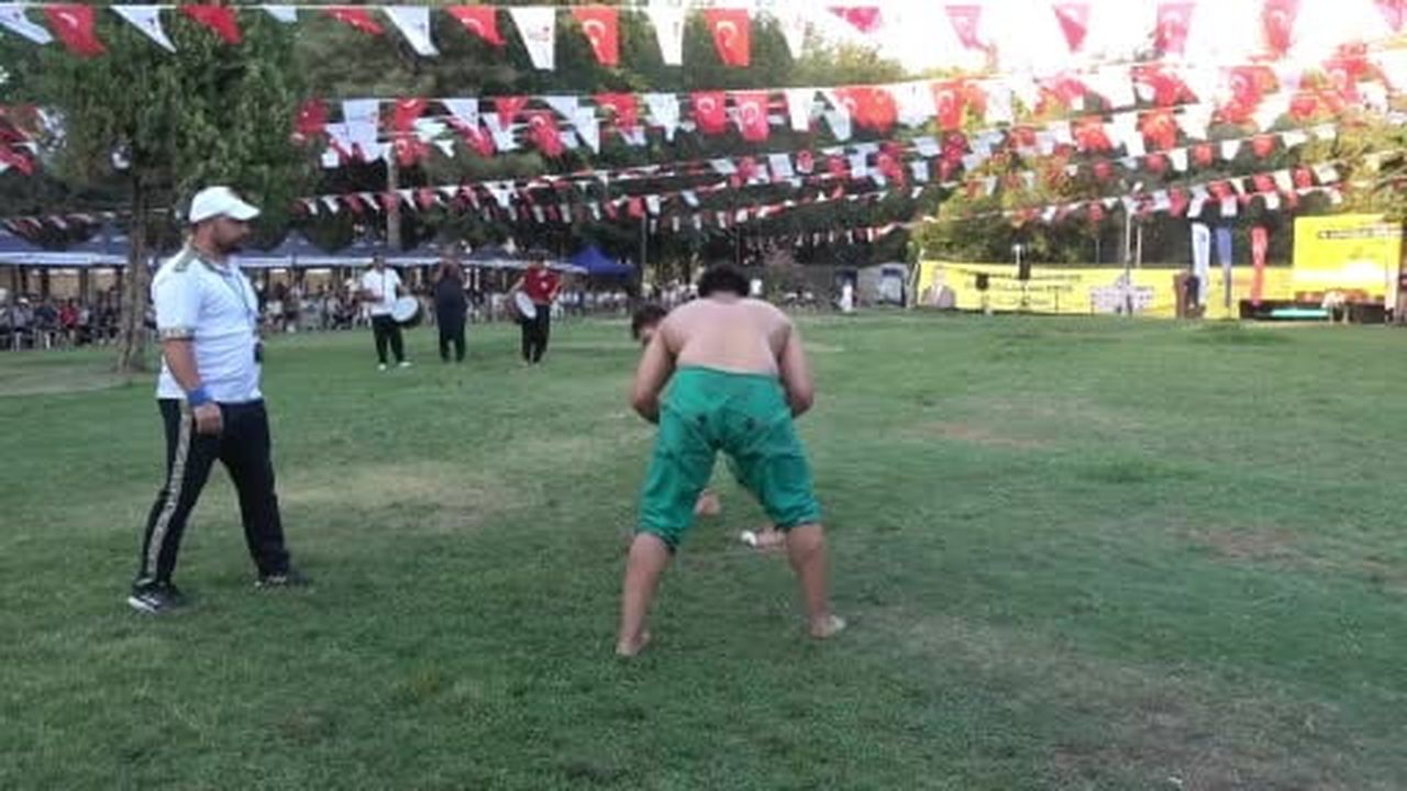 Kahramanmaraş’ta 26 yıllık aranın ardından yeniden düzenlenen Geleneksel Ağustos Fuarı Karakucak...