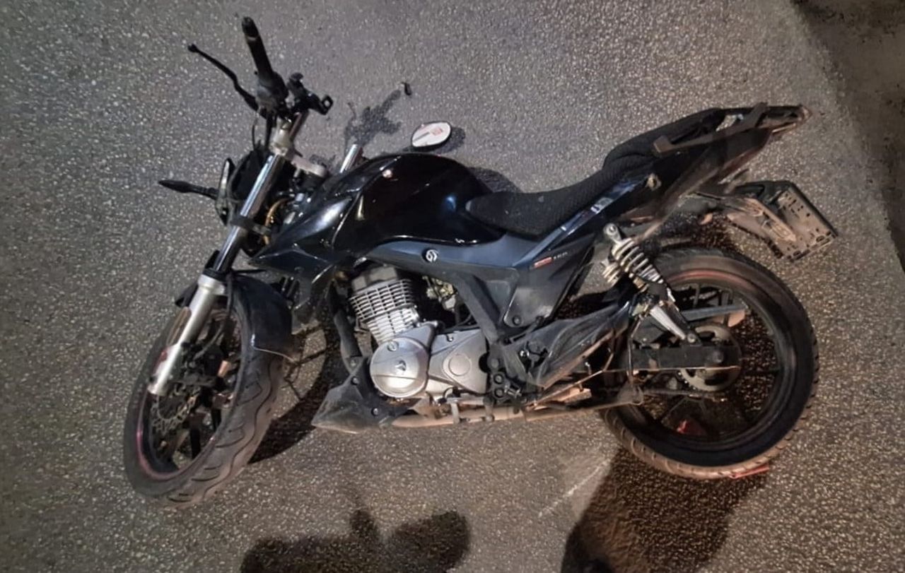 KARABÜK'TE KIRMIZI IŞIK İHLALİ YAPAN ÇEKİCİNİN MOTOSİKLET VE OTOMOBİLE ÇARPMASI SONUCU 3 ARAÇLI...