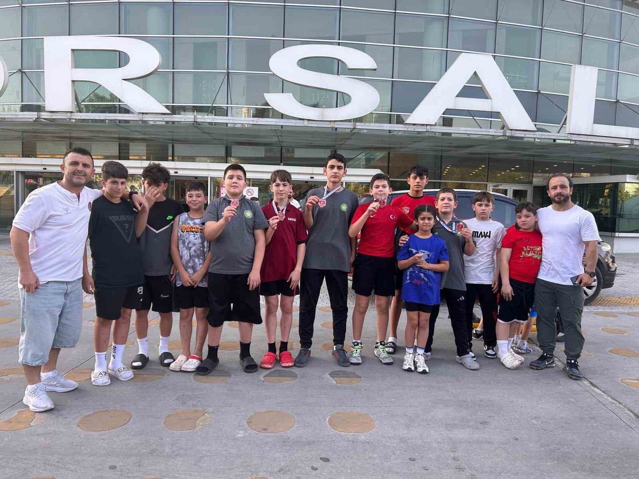 MANİSA BÜYÜKŞEHİR BELEDİYESPOR KULÜBÜ GÜREŞÇİLERİ, ANKARA’DA YAKLAŞIK 9 BİN SPORCUNUN KATILIMIYLA...