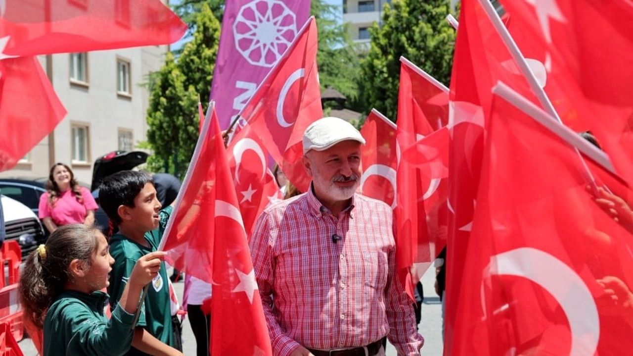 EĞİTİM CAMİASINA BAŞARILI BİR YIL TEMENNİSİNDE BULUNAN KOCASİNAN BELEDİYE BAŞKANI AHMET...