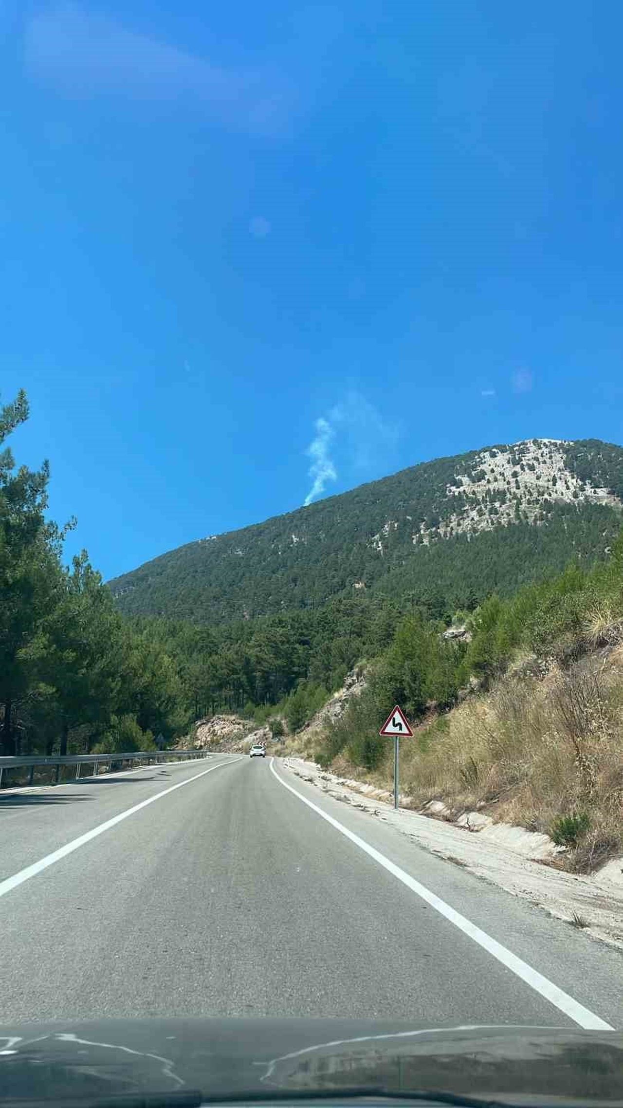 MUĞLA'NIN FETHİYE İLÇESİNDE MEYDANA GELEN ORMAN YANGINA EKİPLERİN HAVADAN MÜDAHALELERİ...