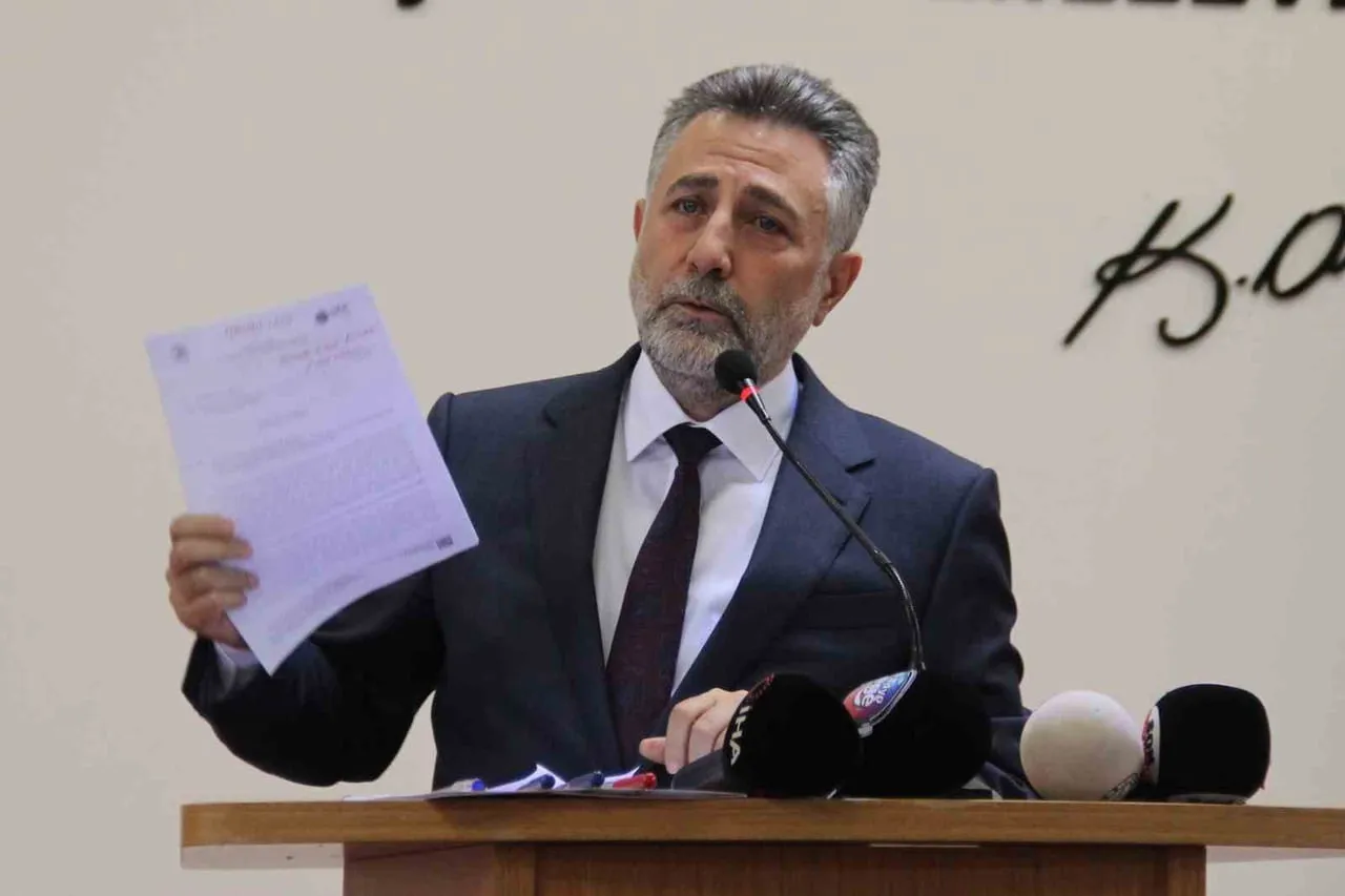 BAYRAKLI BELEDİYESİ OPERASYONUNDA ÖNCEKİ DÖNEM BAYRAKLI BELEDİYE BAŞKANI SERDAR SANDAL VE OĞLUNUN...