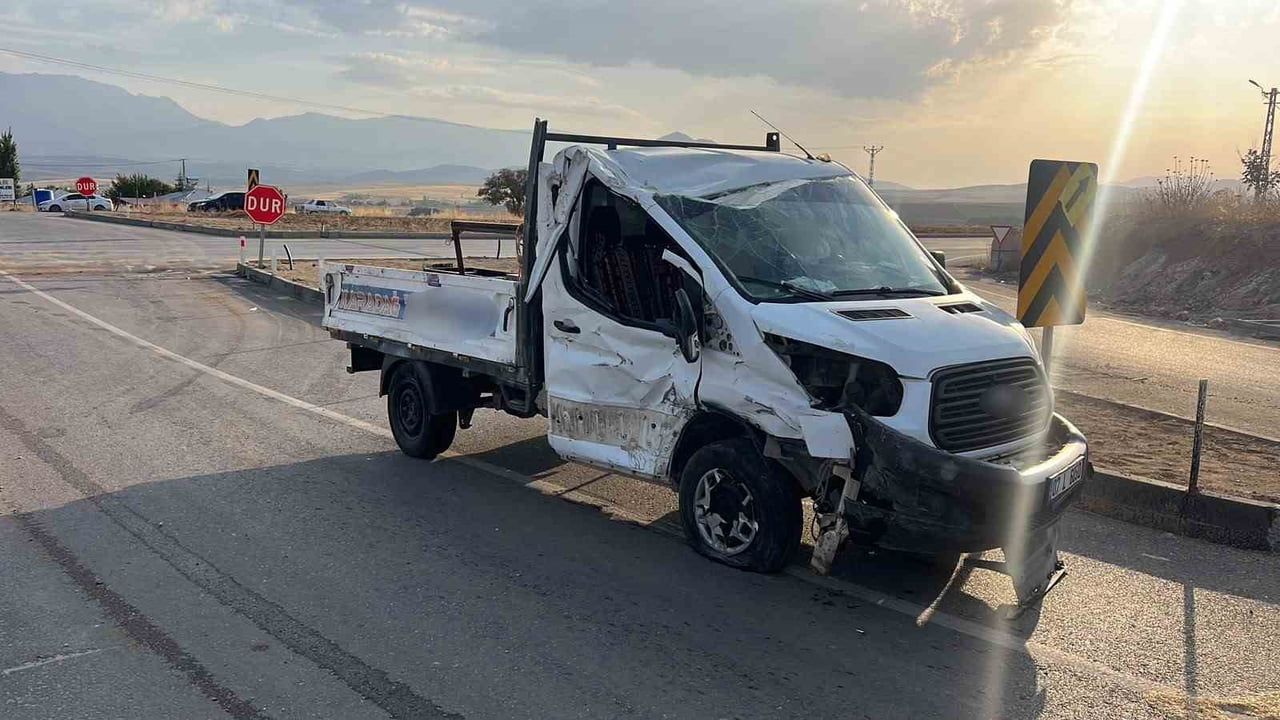 KAHRAMANMARAŞ’TA MHP’Lİ MİLLETVEKİLİ VE İL BAŞKANININ BULUNDUĞU KONVOYDA MEYDANA GELEN TRAFİK...