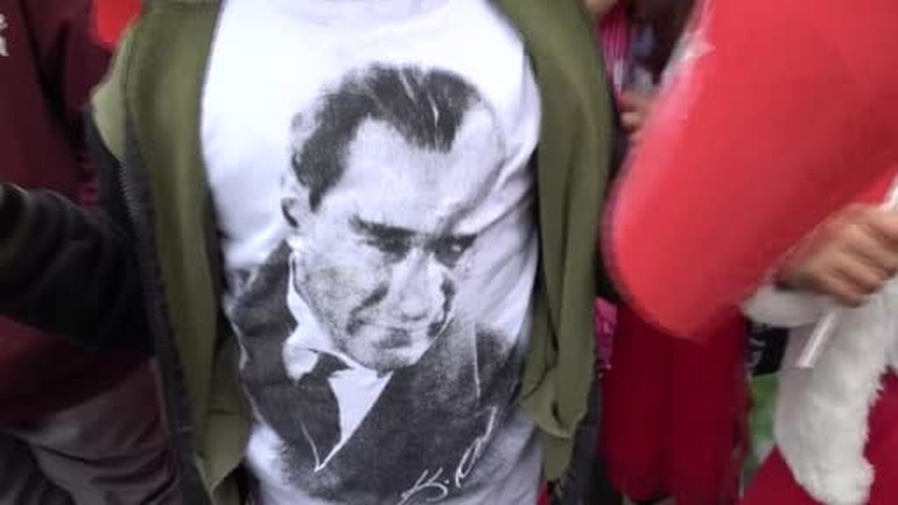 Cumhuriyet coşkusu Diyarbakır’ın tarihi surlarında yankılandı