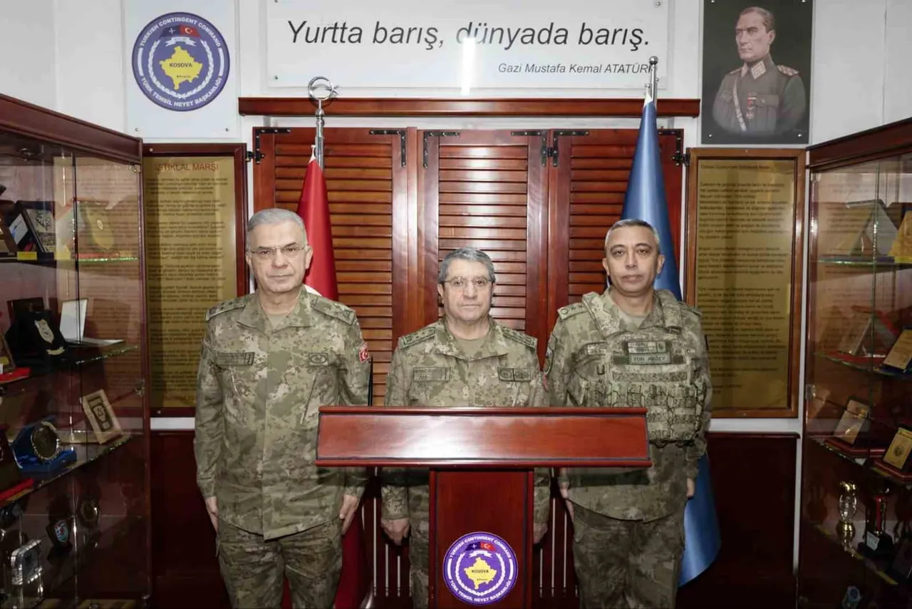 KOSOVA'DA NATO ÖNCÜLÜĞÜNDEKİ KOSOVA BARIŞ GÜCÜ'NÜN (KFOR) DEVİR TESLİM TÖRENİNDE TÜRK SİLAHLI...