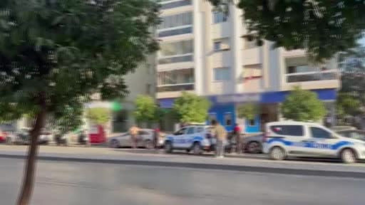 İzmir'de bankadaki rehine krizinde 5 çalışan kurtarıldı, şüpheli gözaltında