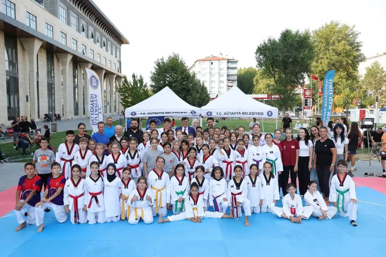 KÜTAHYA'DA MİNİK TEKVANDOCULAR, 2. GELENEKSEL AÇIK HAVA MİNİKLER DOSTLUK MÜSABAKASI'NDA BİR ARAYA...
