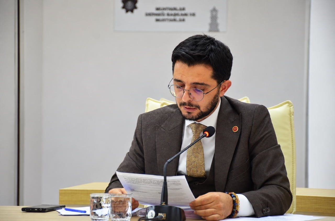 BİLECİK BELEDİYESİ MECLİSİ AK PARTİ GRUP SÖZCÜSÜ ONUR ŞEKER, BELEDİYE BAŞKANI MELEK MIZRAK...