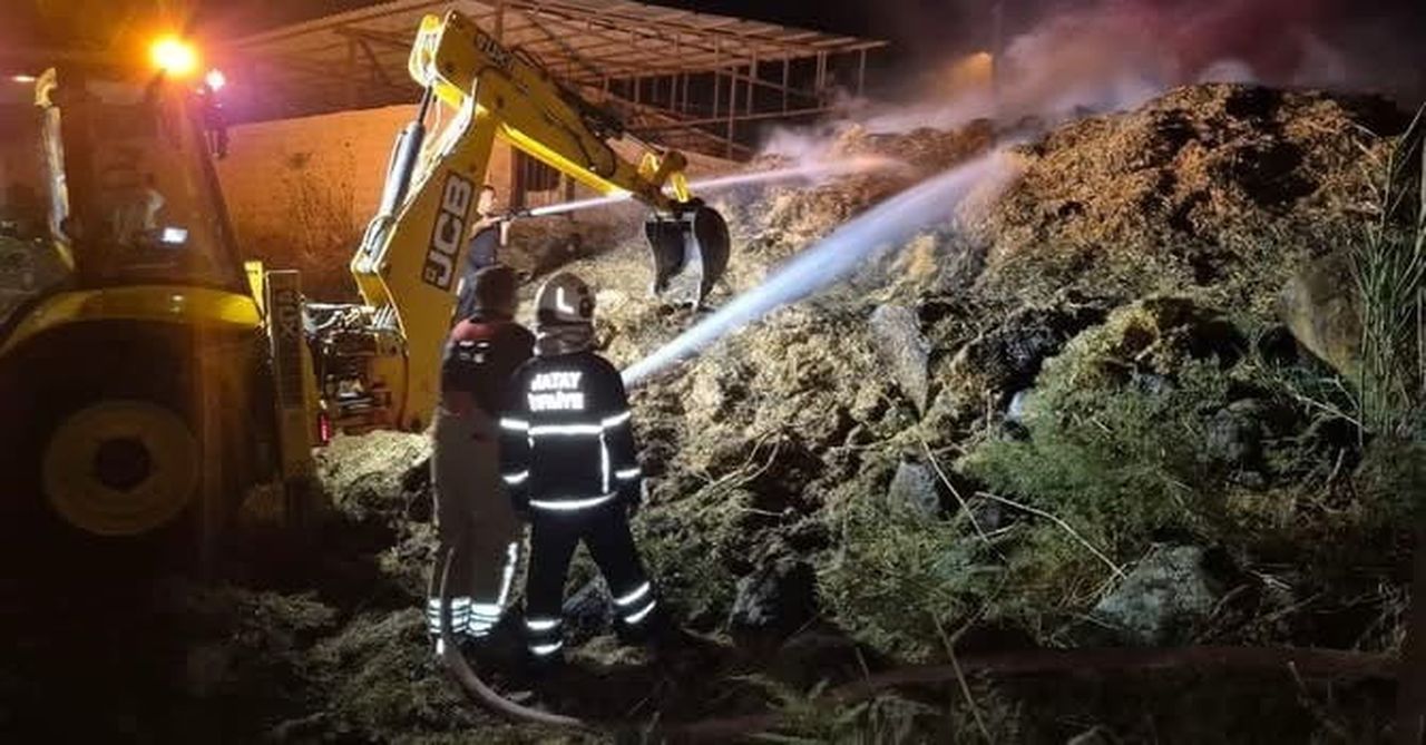 KIRIKHAN’IN GÜLTEPE MAHALLESİ’NDE SAMANLIKTA ÇIKAN YANGIN, EKİPLERİN MÜDAHALESİYLE BÜYÜMEDEN...