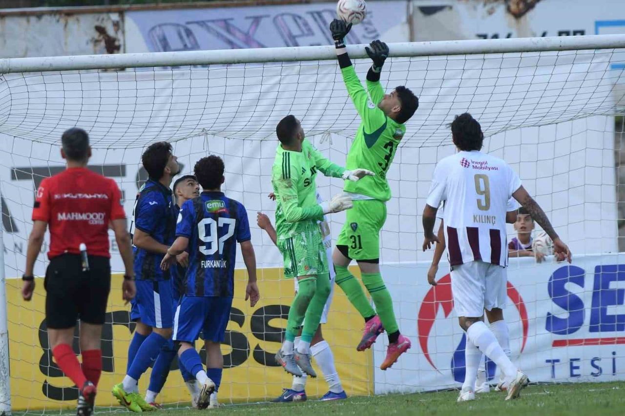 TFF 2. LİG KIRMIZI GRUP 3. HAFTASINDA İNEGÖLSPOR SAHASINDA KARACABEY BELEDİYESPOR 1-0 MAĞLUP...