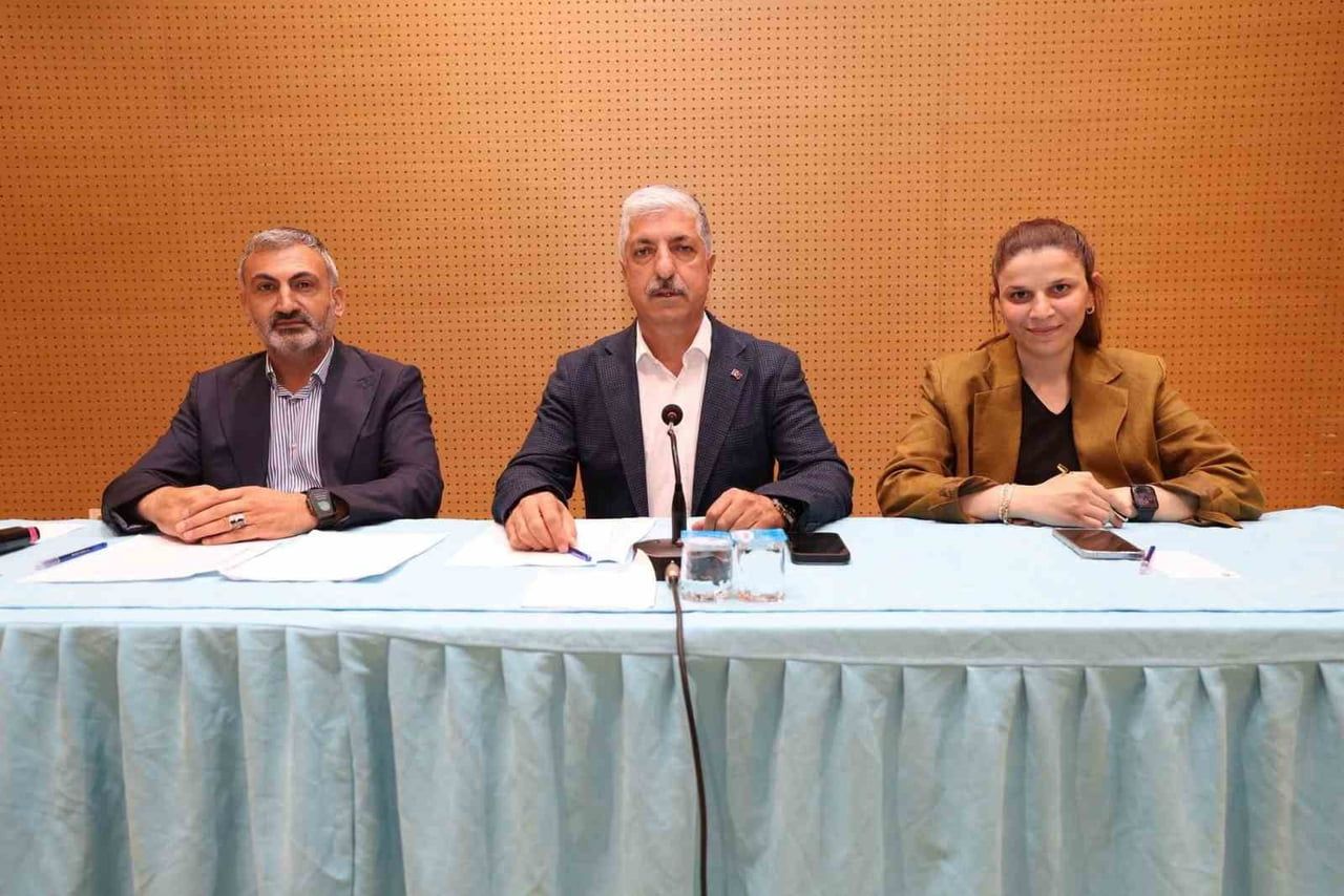 DİLOVASI AĞUSTOS AYI OLAĞAN BELEDİYE MECLİS TOPLANTISI'NDA İLÇEDE DEVAM EDEN YATIRIMLAR VE...