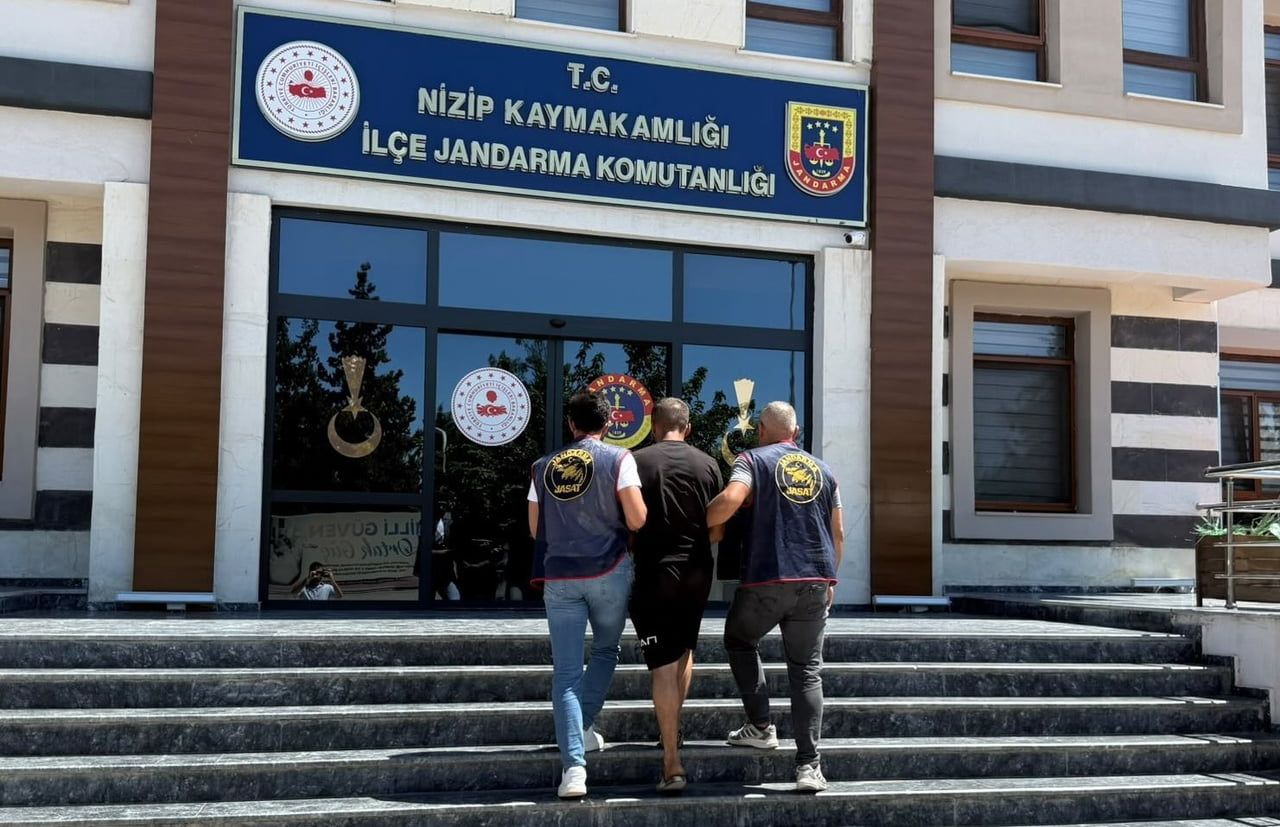 GAZİANTEP'TE CİNSEL İSTİSMAR SUÇUNDAN 20 YIL KESİNLEŞMİŞ HAPİS CEZASIYLA ARANAN ŞAHIS, JANDARMA...