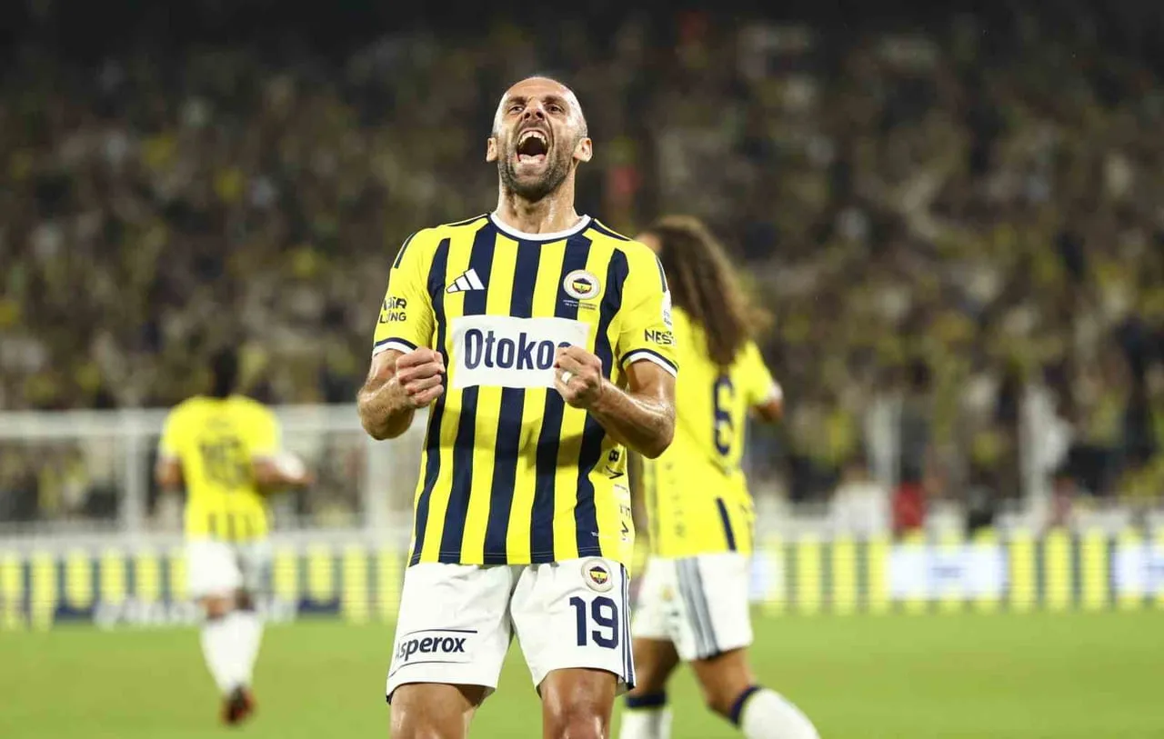 FENERBAHÇE'NİN KOSOVALI FORVETİ VEDAT MURİQİ, SARI-LACİVERTLİLERDEKİ 2. SEZONUNDA İLK GOLÜNÜ...