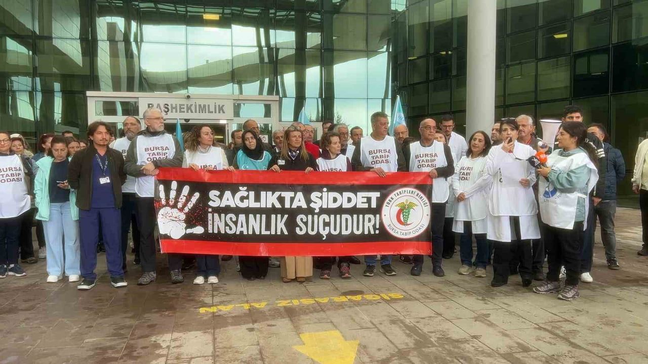 BURSA TABİP ODASI’NIN ÇAĞRISIYLA SAĞLIK MESLEK ÖRGÜTLERİ, MUDANYA DEVLET HASTANESİ’NDE GÖREV YAPAN...