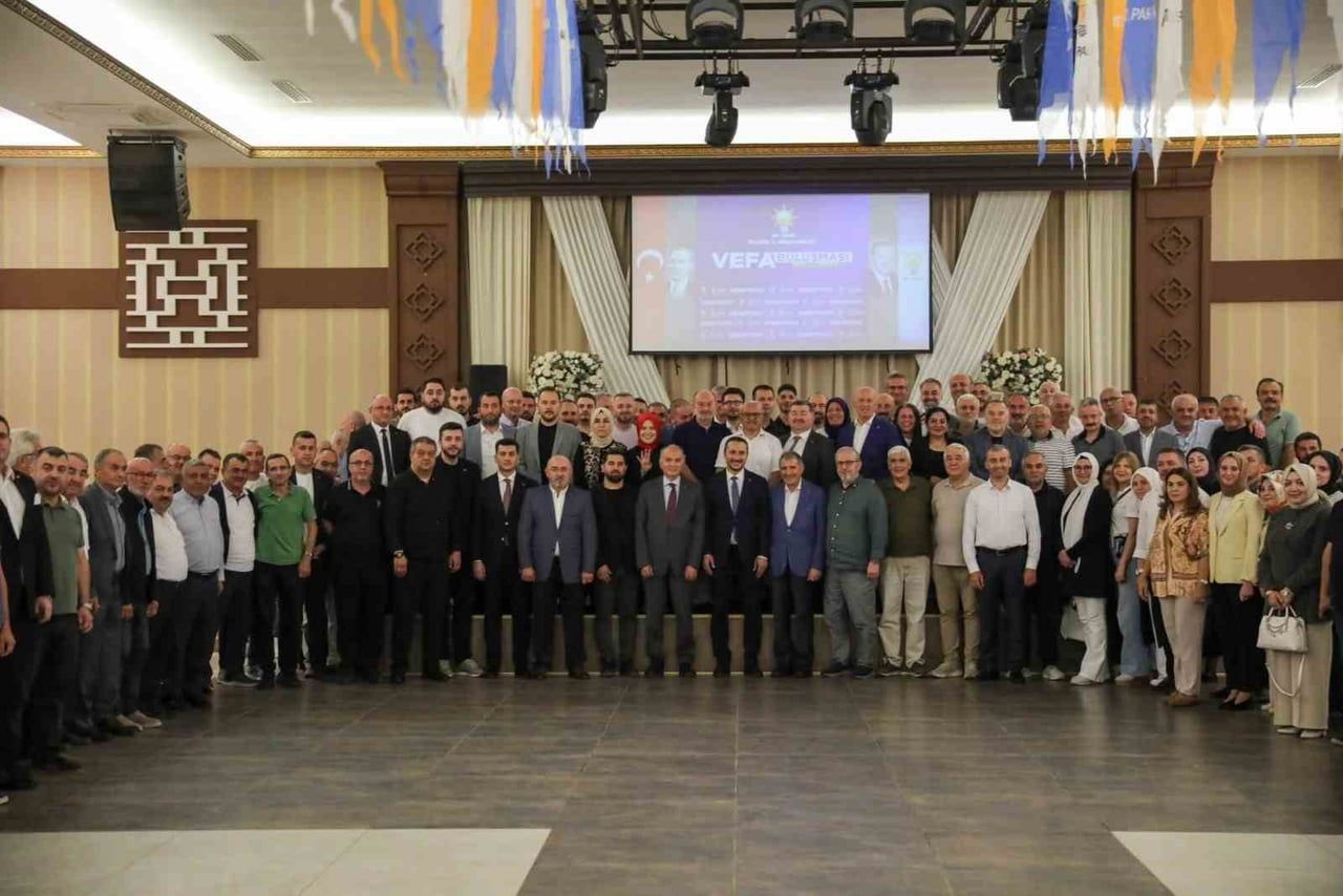 AK PARTİ DÜZCE İL BAŞKANLIĞI TARAFINDAN DÜZENLENEN VEFA PROGRAMINDA 25 YILLIK TEŞKİLAT ÜYELERİ...