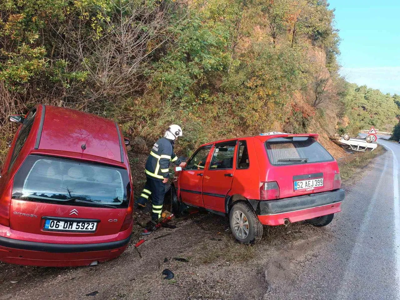 TOKAT-NİKSAR KARA YOLUNDA AYNI MEVKİDE MEYDANA GELEN İKİ AYRI TRAFİK KAZASINDA 3 KİŞİ...