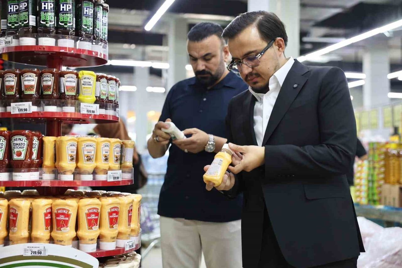 SİNCAN BELEDİYESİ, MARKETLERE YÖNELİK DENETİMLERİNİ SÜRDÜRÜRKEN SON TÜKETİM TARİHİ, KASA VE RAF...