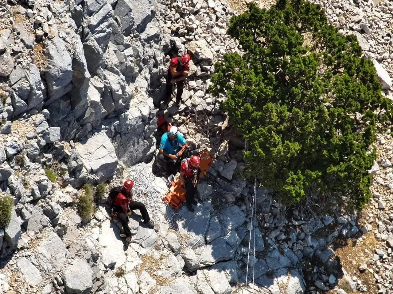 MUĞLA’NIN FETHİYE İLÇESİNDE DÜNYACA ÜNLÜ ÖLÜDENİZ MAHALLESİ’NDEKİ BABADAĞ’DA MEYDANA GELEN YAMAÇ...