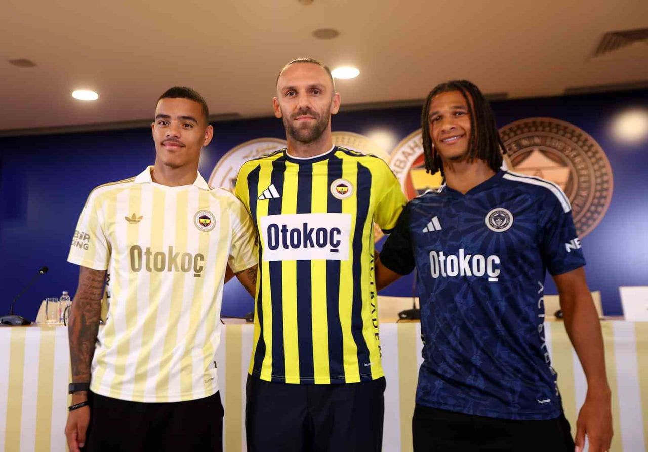 FENERBAHÇE, YAZ TRANSFER DÖNEMİNDE KADROSUNA 5 OYUNCUYU KATTI (ARŞİV)