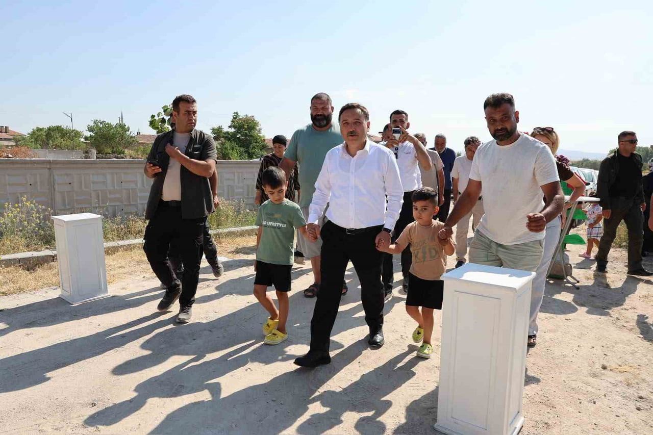 KAYSERİ VALİSİ GÖKMEN ÇİÇEK; ELMALI MAHALLESİ’NDE HANE ZİYARETİ GERÇEKLEŞTİRDİ.