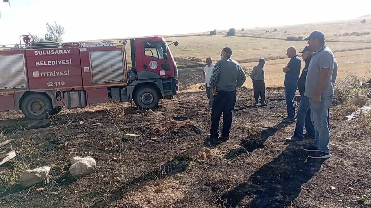 TOKAT’IN SULUSARAY İLÇESİNDE BİR EVİN EKMEK FIRINININ ALTINDAN ÇIKTIĞI BELİRTİLEN KIVILCIM, ANIZ...
