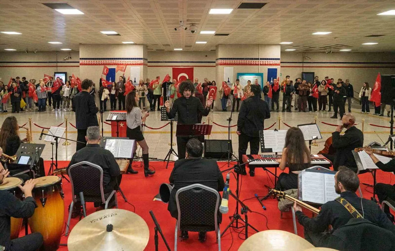 İZMİR BÜYÜKŞEHİR BELEDİYESİ TARAFINDAN KENTİN KÜLTÜR-SANAT YAŞAMINA KAZANDIRILAN SMYRNA ENSEMBLE...