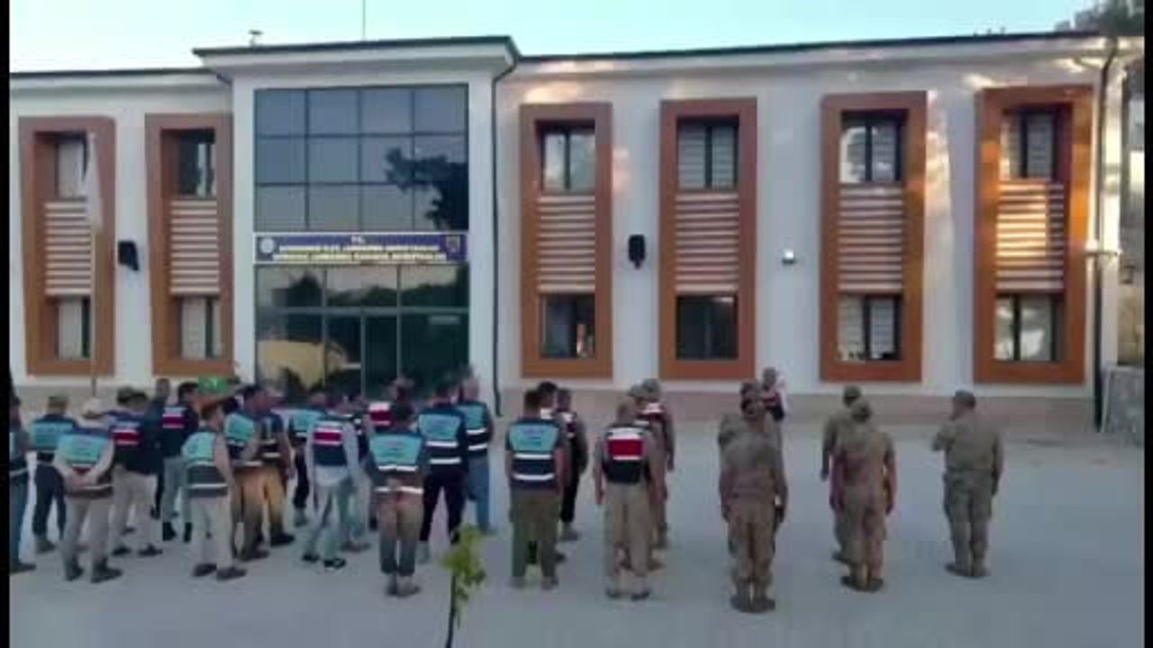 Ormanın içerisine kenevir bahçesi kuran zehir tacirleri yakayı ele verdi