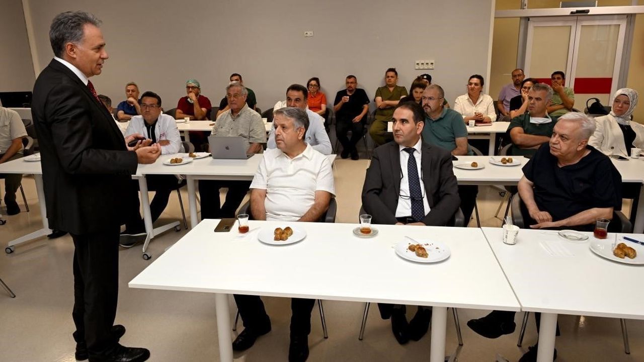 REKTÖR AKPOLAT, KARACİĞER NAKLİ ENSTİTÜSÜNÜ ZİYARET ETTİ