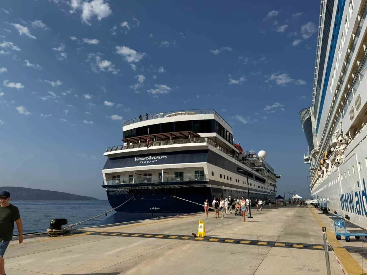İTALYA BAYRAKLI AIDABLU VE BAHAMA BAYRAKLI VİDANTA WORLD’S ELEGANT İSİMLİ KRUVAZİYERLER, RODOS...