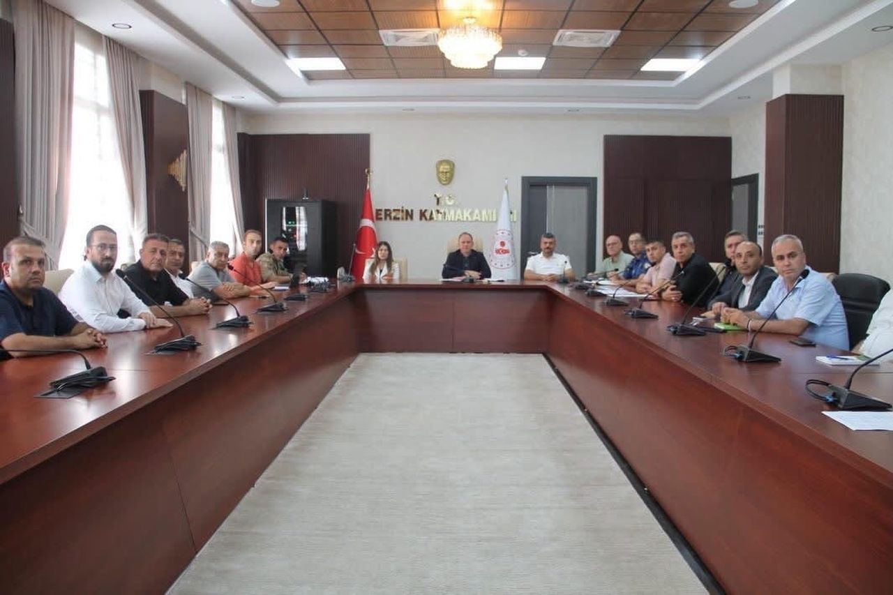 ERZİN KAYMAKAMI YUNUS EMRE AKPINAR BAŞKANLIĞINDA GERÇEKLEŞTİRİLEN OKUL ÇEVRE GÜVENLİĞİ...