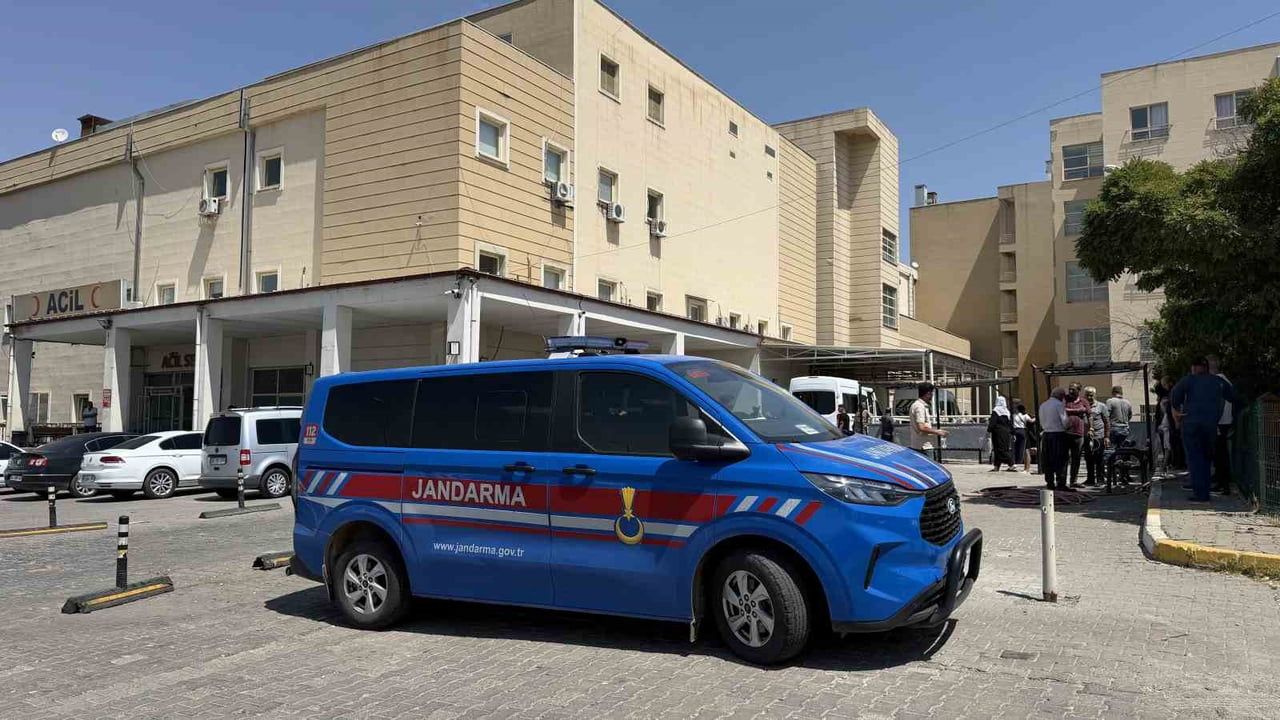 ŞANLIURFA’NIN SİVEREK İLÇESİNDE İKİ GRUP ARASINDA ARAZİ ANLAŞMAZLIĞI NEDENİYLE ÇIKAN TAŞLI VE...