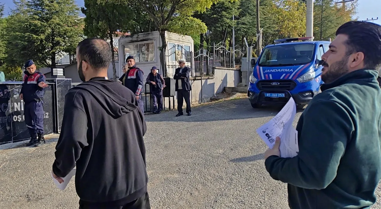 3 ADAY, JANDARMA EKİPLERİNİN ZAMANINDA MÜDAHALESİYLE KAPILARIN KAPANMASINA 1 DAKİKA KALA SINAV...