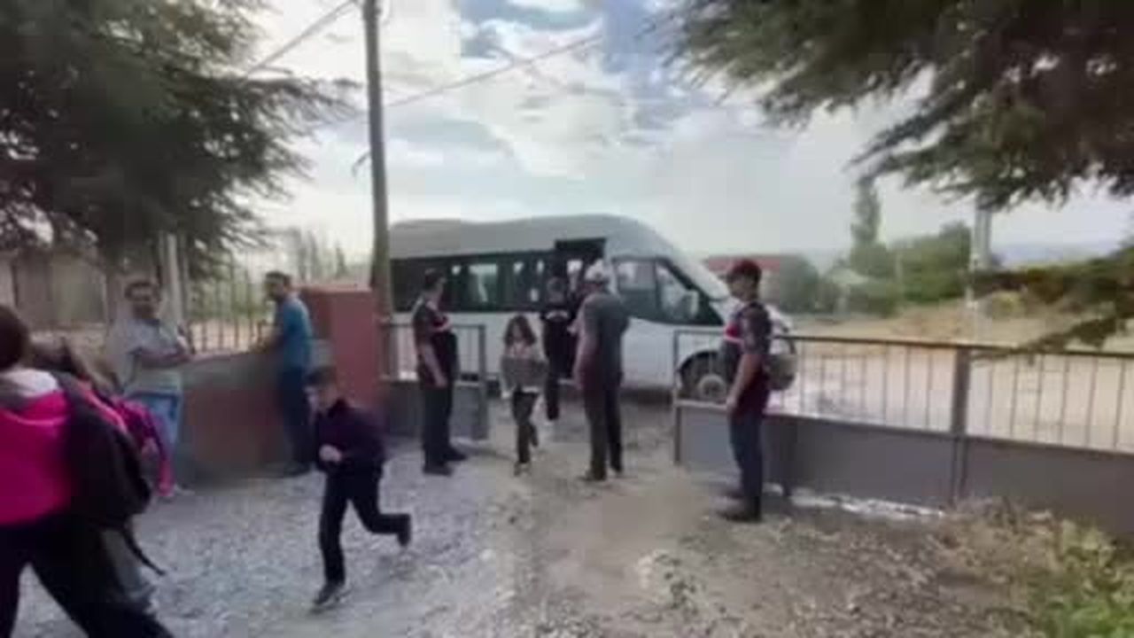Tokat'ta jandarmadan okul servislerine sıkı denetim