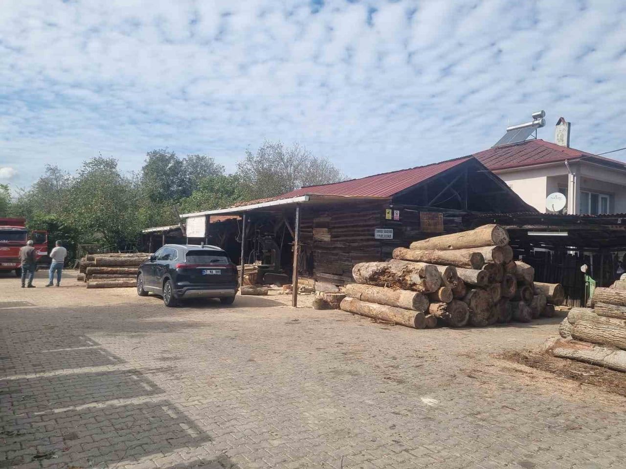 ZONGULDAK’IN ÇAYCUMA İLÇESİNE BAĞLI GEMİCİLER MAHALLESİ’NDE BİR KİŞİ, EVİNDE TÜFEKLE VURULMUŞ...