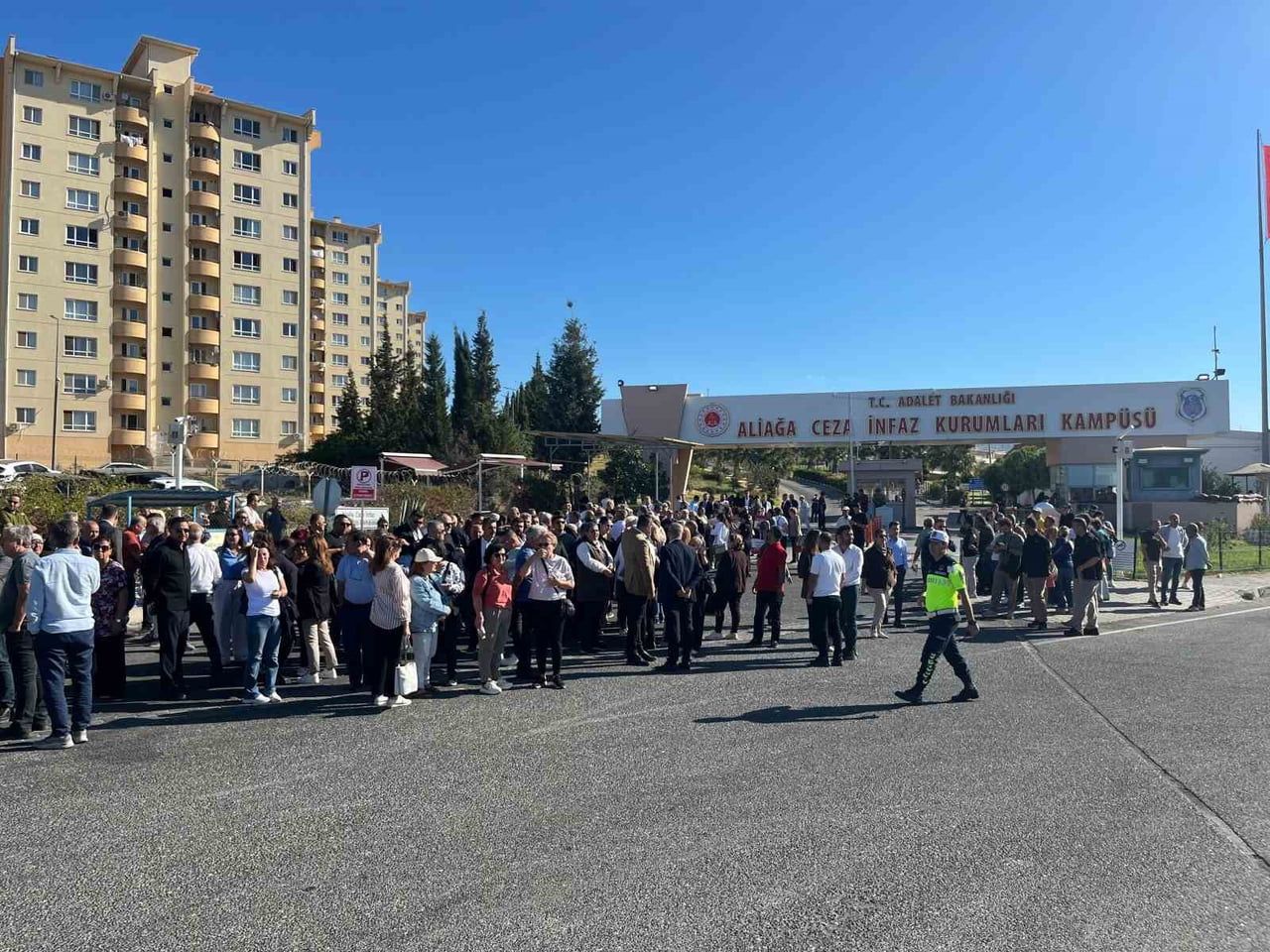 İZMİR BÜYÜKŞEHİR BELEDİYESİ İŞTİRAKİ İZBETON'A YÖNELİK YOLSUZLUK SORUŞTURMASI KAPSAMINDA 'İŞ...